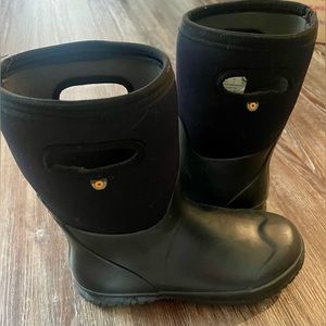 Boys BOGS boots. Size 6. Waterproof and very warm!